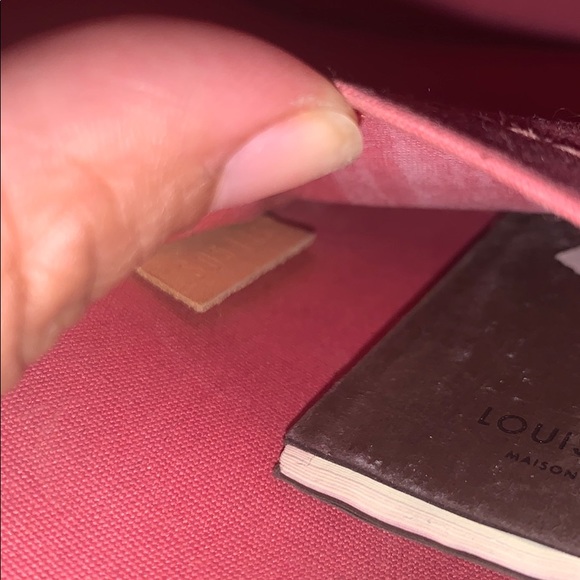 Hardly used it has miner pealing and staining - Picture 8 of 9